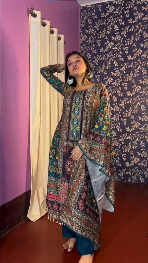 Kishoree's Green Suit & Dupatta set.
